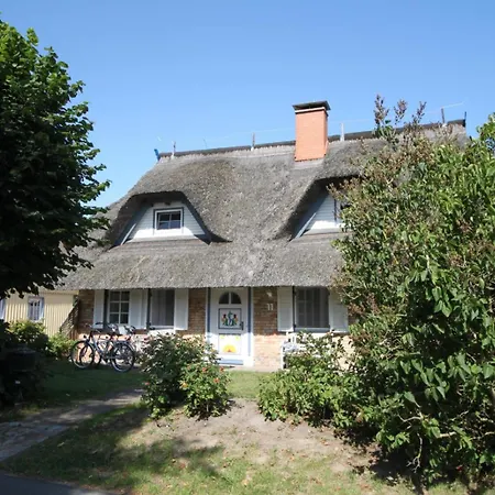 Holiday home Urlaub In Einem Charmanten Fischerhaus Prerow